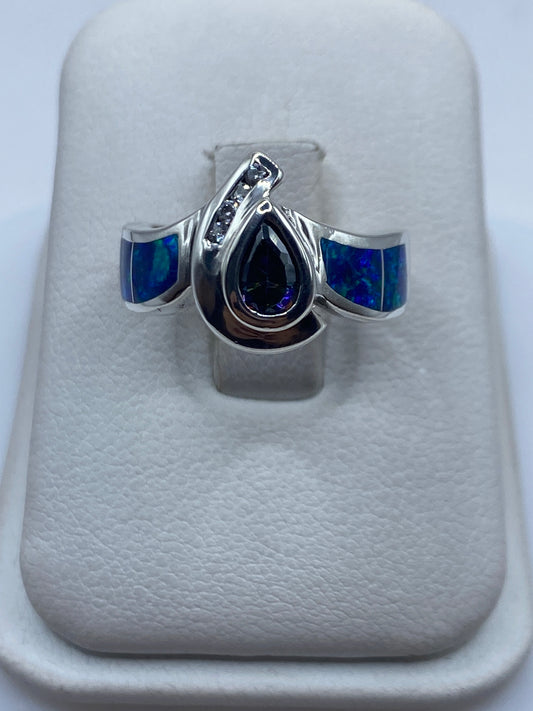 Anillo de plata .925 con ópalo de fuego azul profundo en estuche blanco