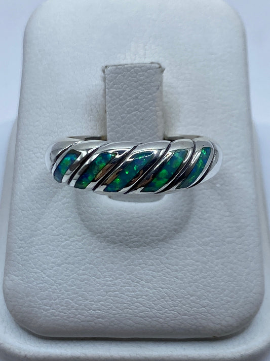 Anillo giratorio de plata .950 con ópalo de fuego azul cielo en estuche blanco