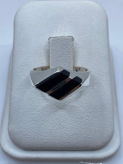 Anillo de plata .925 con dos rectángulos de ónix negro pulido en diseño geométrico