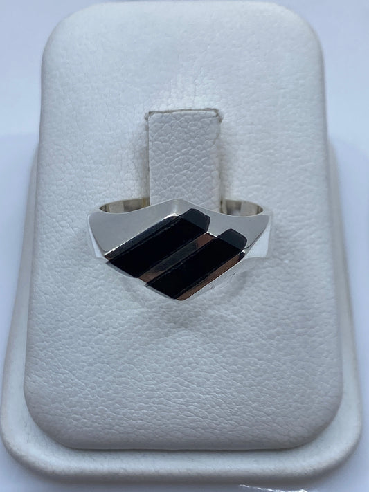 Anillo de plata .925 con dos rectángulos de ónix negro pulido en diseño geométrico
