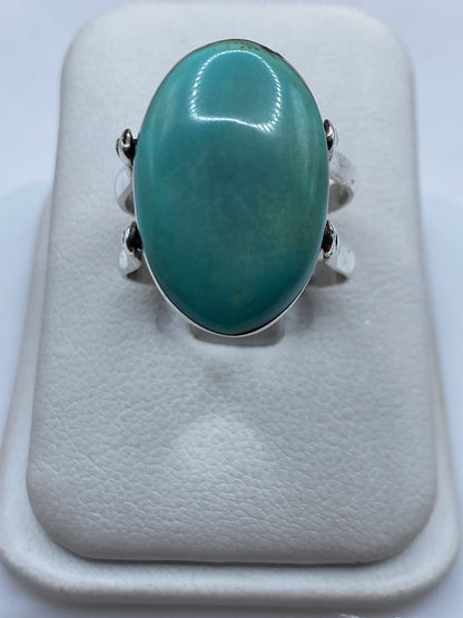 Anillo de turquesa azul cielo en solitario clásico de plata .925
