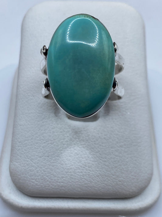 Anillo de turquesa azul cielo en solitario clásico de plata .925
