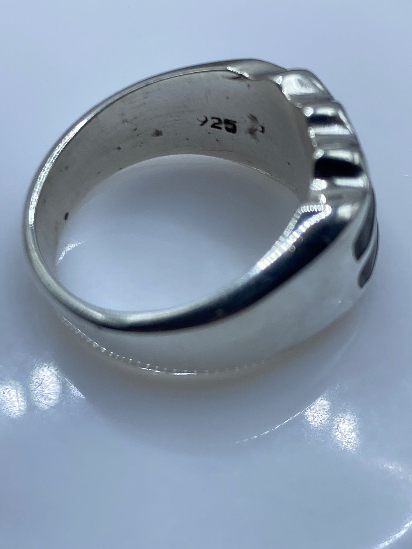 Anillo de Plata Onda Minimalista con Piedra — Diseño Moderno — foto 5