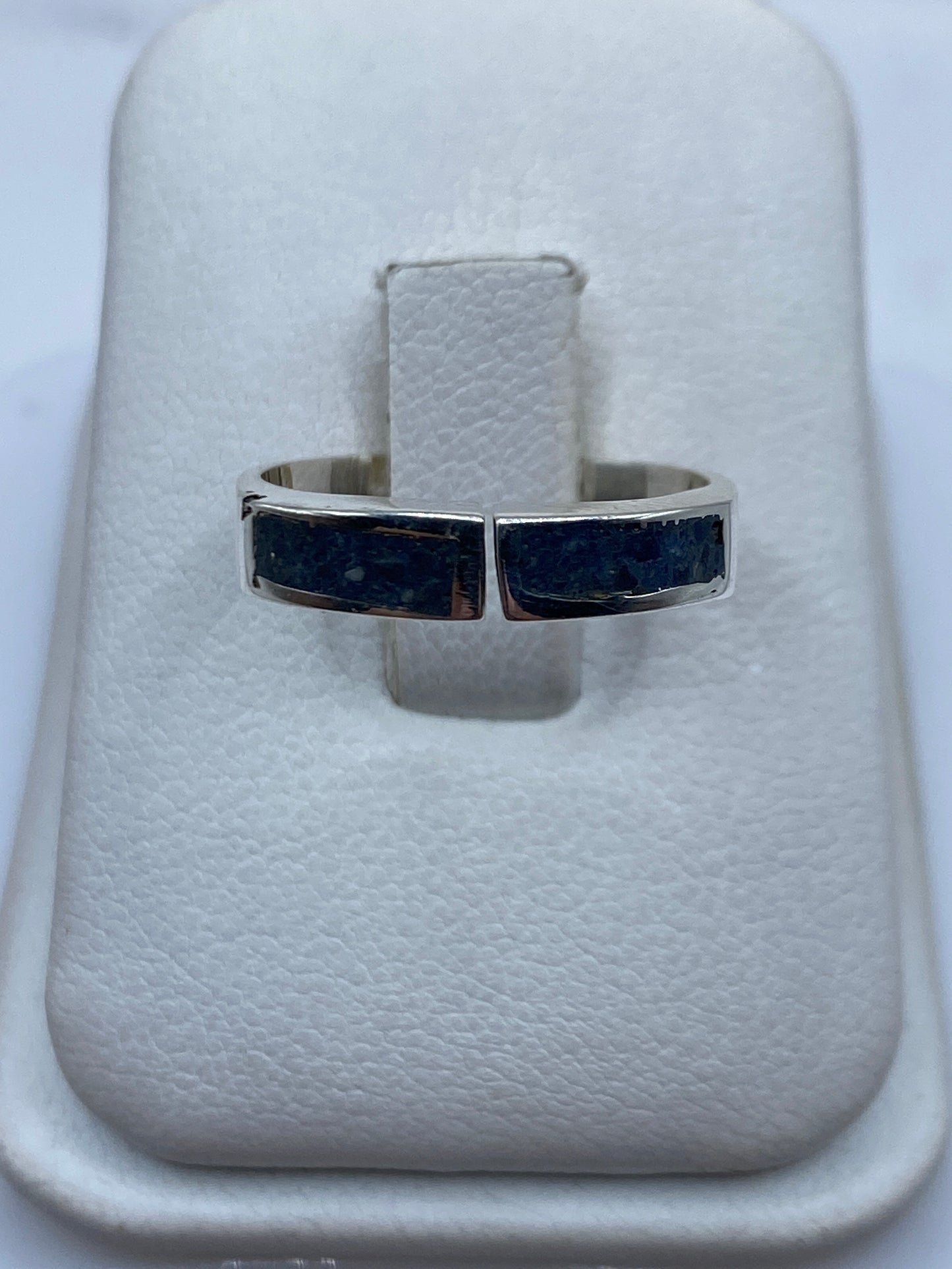 Anillo ajustable de plata .925 con piedra natural en estuche blanco