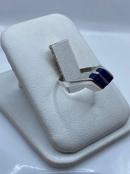 Anillo solitario minimalista en plata .925 visto desde arriba