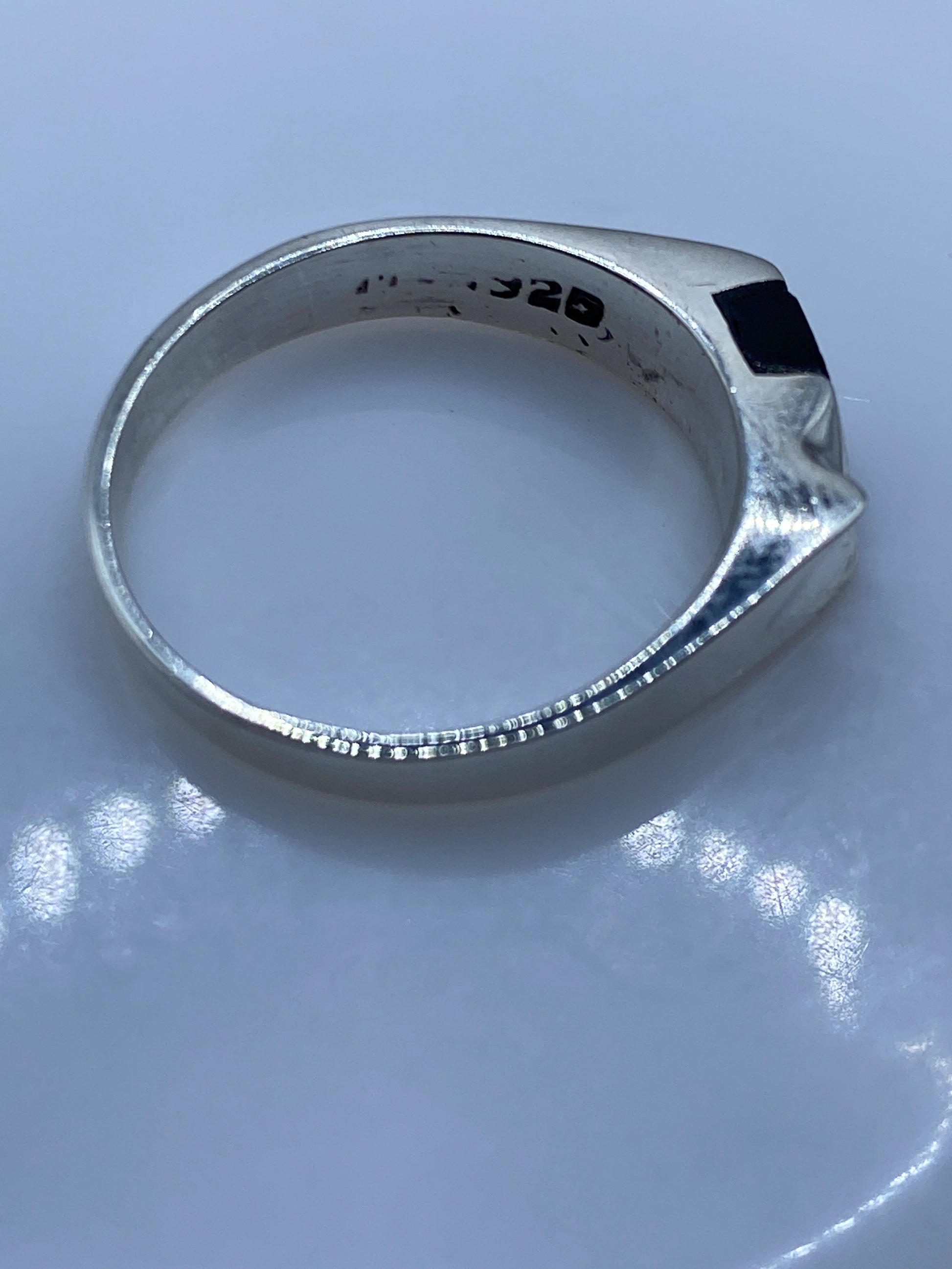 Anillo de Plata Ónix Negro Asimétrico — Diseño Moderno — foto 5