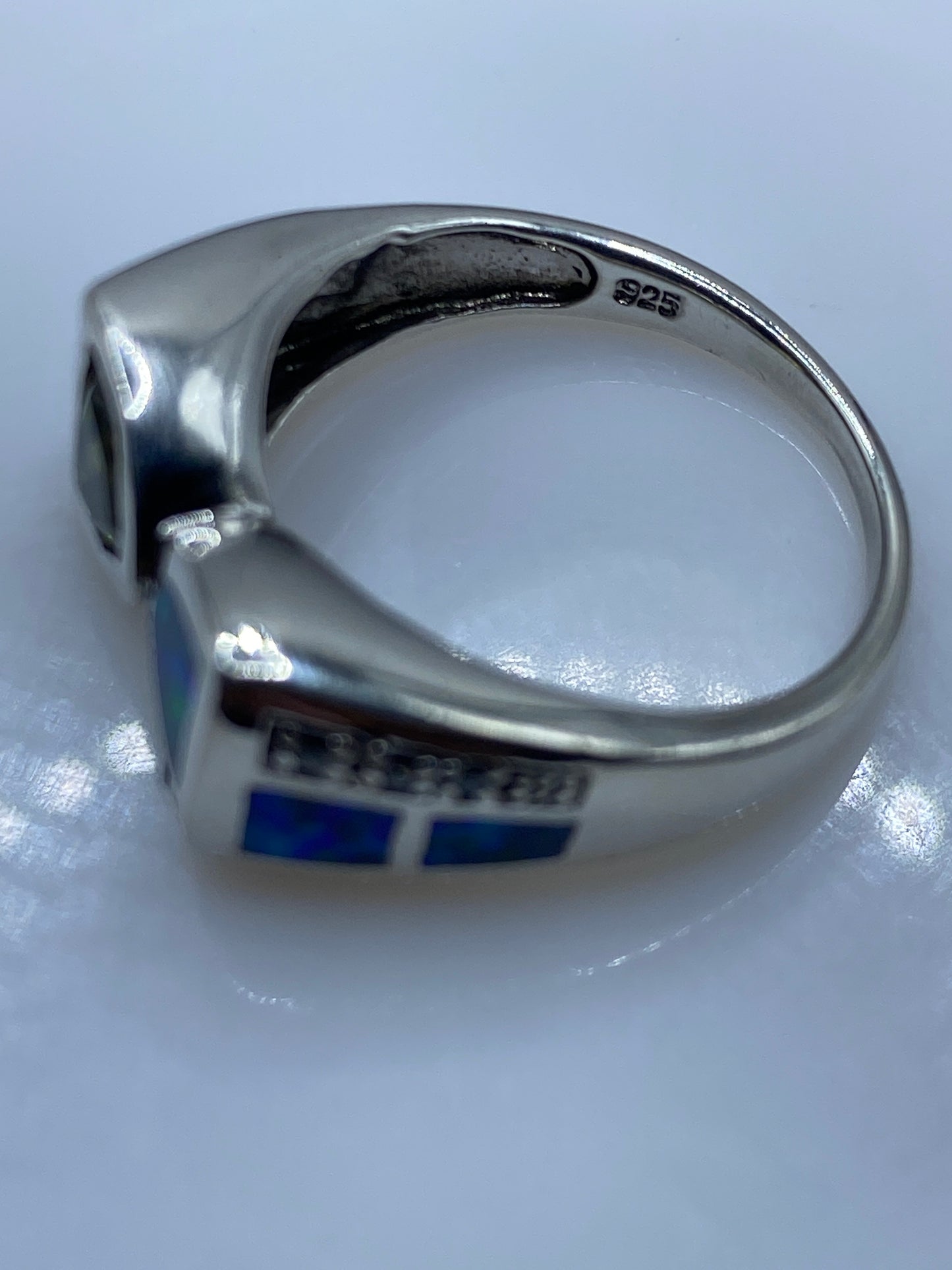 Anillo de Plata Ópalo de Fuego Azul — Nudo Moderno — foto 5