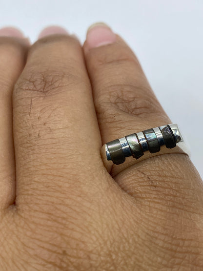 Anillo solitario en plata Taxco mostrando el sello 925