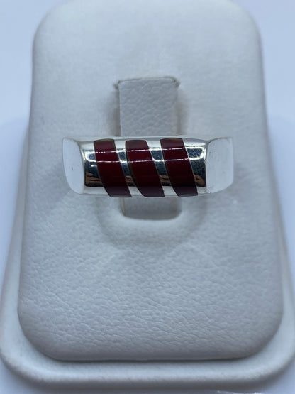 Anillo de plata solitario con coral rojo natural engastado, talla 9