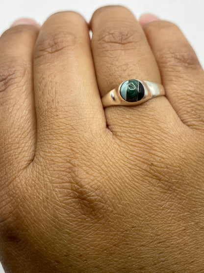 Interior del anillo mostrando el sello .925 de plata auténtica