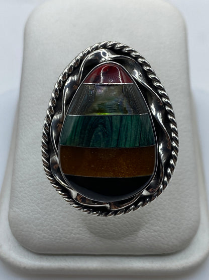 Anillo de plata con malaquita verde natural en estuche blanco