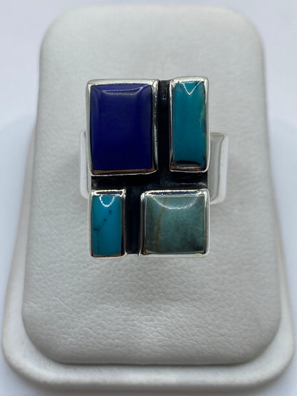 Anillo de plata con turquesa azul cielo en diseño geométrico de cuatro bloques