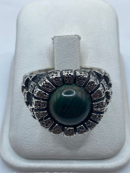 Anillo de plata .925 con malaquita verde en estuche blanco, vista frontal