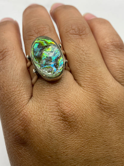 Anillo ónix sobre fondo blanco con sello .925 MEXICO visible en banda