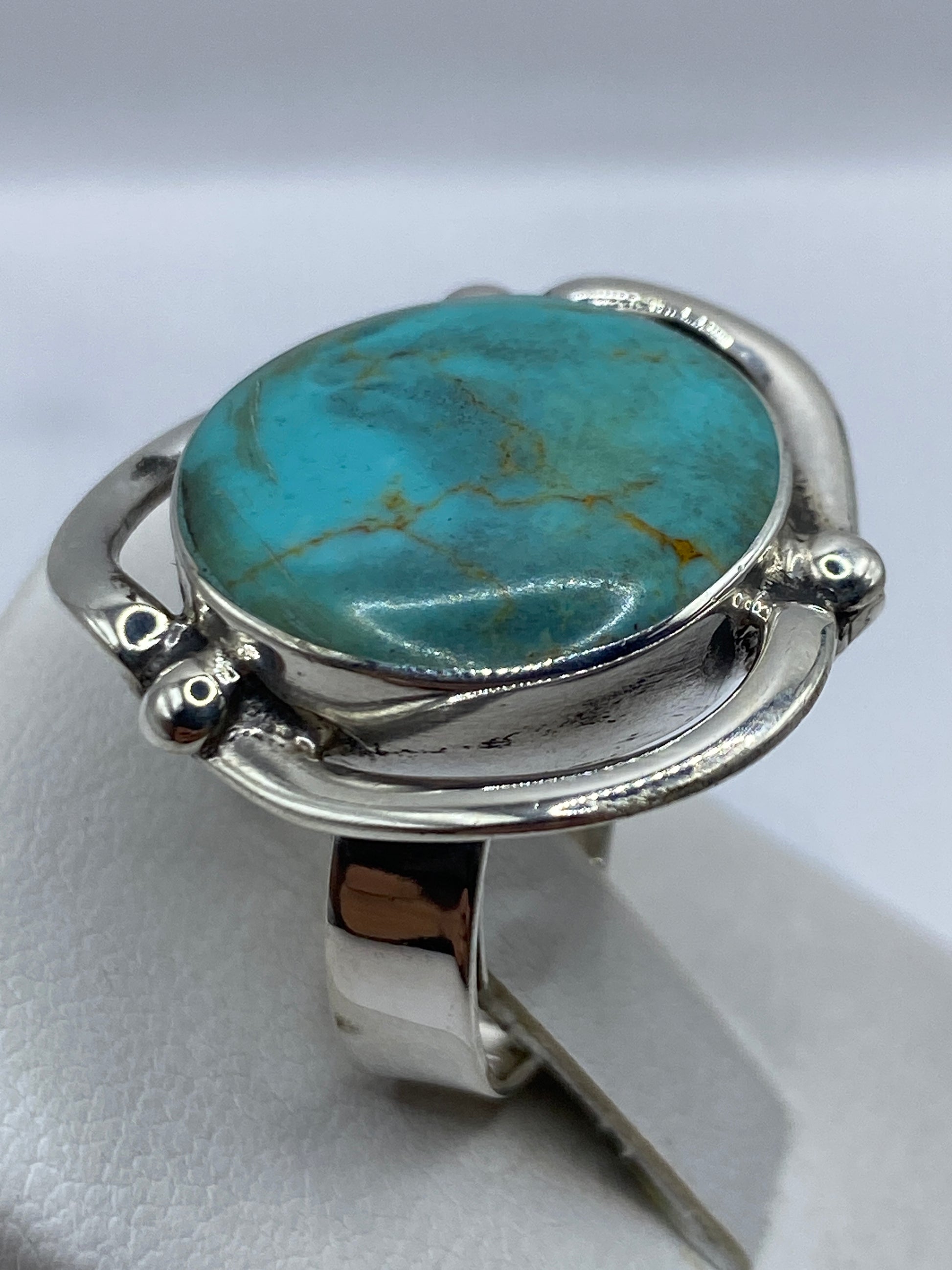 Detalle de la turquesa natural con vetas y color azul profundo
