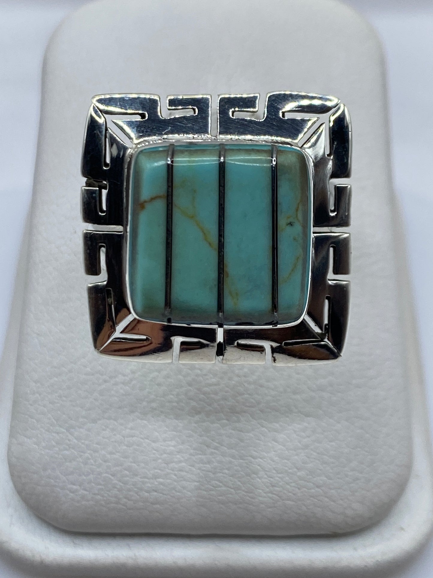 Anillo ajustable de plata con turquesa azul cielo en diseño geométrico étnico
