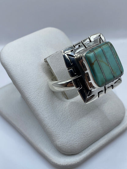 Detalle del engaste de turquesa natural en plata .925, mostrando el veteado auténtico