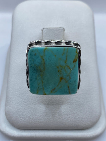 Anillo de plata .925 con turquesa azul cielo natural en orla trenzada artesanal