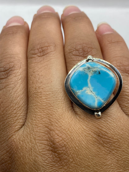 Anillo en báscula plateada mostrando peso de 9.3 gramos, sello 925