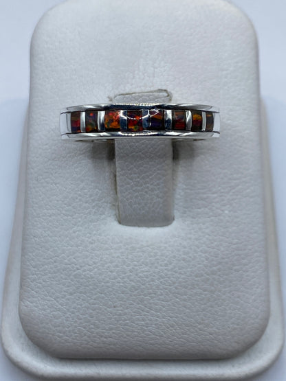 Anillo de plata .925 con ópalo de fuego multicolor en estuche blanco Arte Taxco