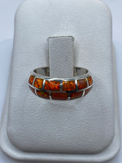 Anillo de plata .950 con ópalo de fuego naranja intenso en caja de presentación