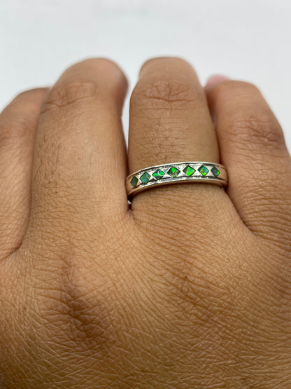 Anillo con sello .950 MEXICO en plata auténtica sobre fondo de medición