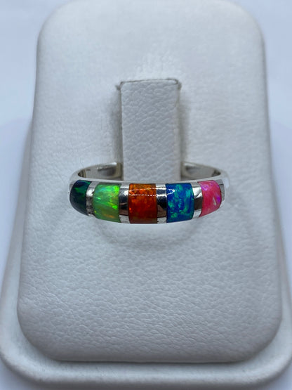 Anillo de plata .950 con ópalo de fuego multicolor en estuche blanco