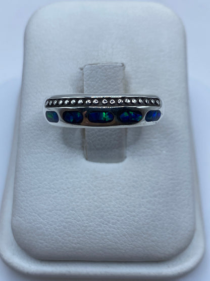 Anillo de plata .950 con ópalo de fuego azul profundo y puntas plateadas artesanales