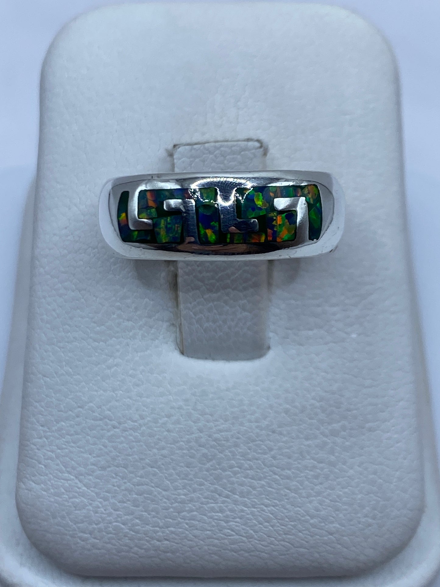 Anillo de plata pura con ópalo de fuego verde y naranja en estuche blanco