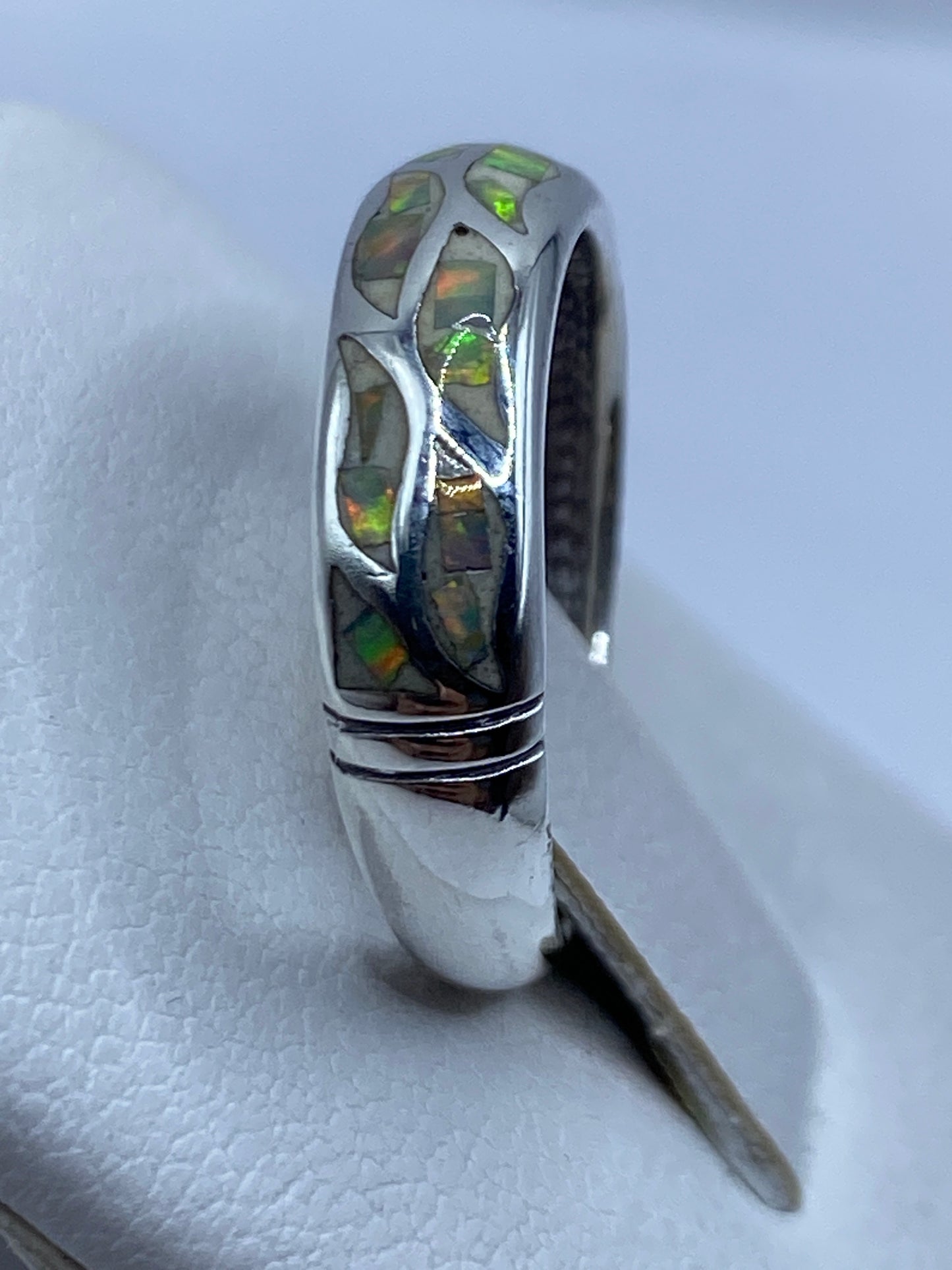 Detalle de la banda pulida del anillo de plata en Taxco