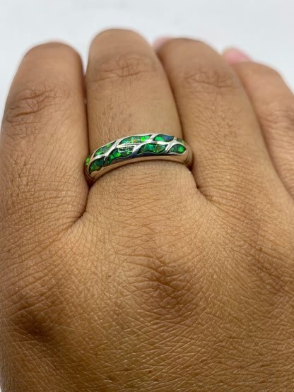 Anillo de plata .950 con ópalo de fuego desde arriba, sellado 950 visible en banda interior