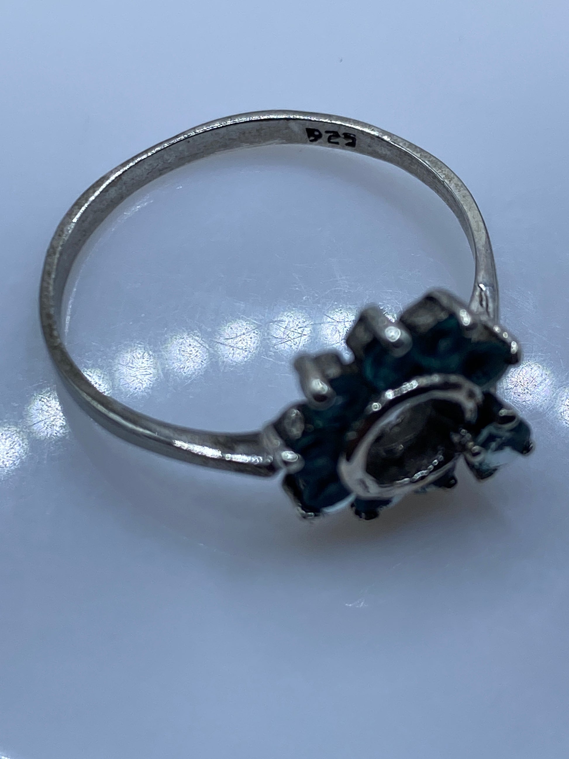 Anillo Solitario Plata Circonia Azul Cielo — Elegancia Minimalista — foto 5