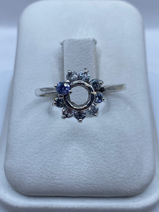 Anillo solitario de plata .925 con circonia blanca brillante en estuche blanco