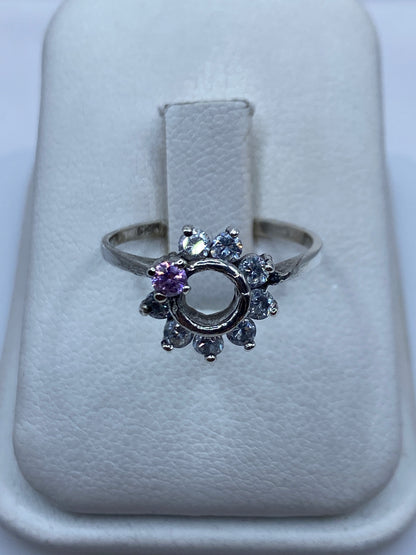 Anillo de plata solitario con circonia blanca brillante en talla 8