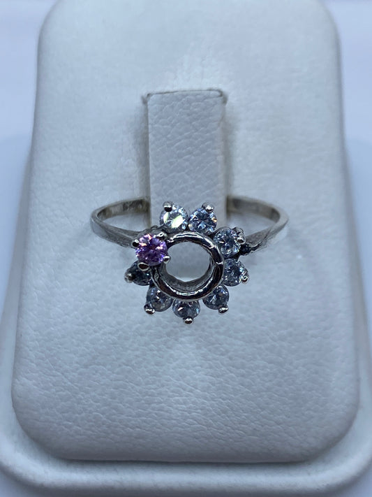 Anillo de plata solitario con circonia blanca brillante en talla 8