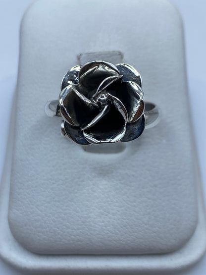 Anillo rosa de plata .925 ajustable en estuche blanco, vista frontal