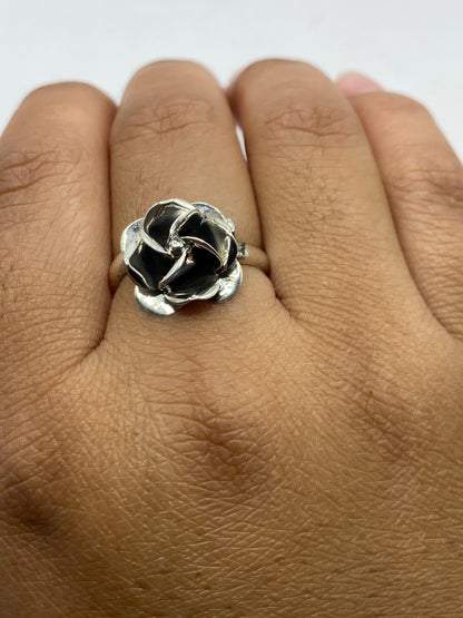 Anillo rosa de Taxco en balanza mostrando 4.5 gramos y sello .925 MEXICO