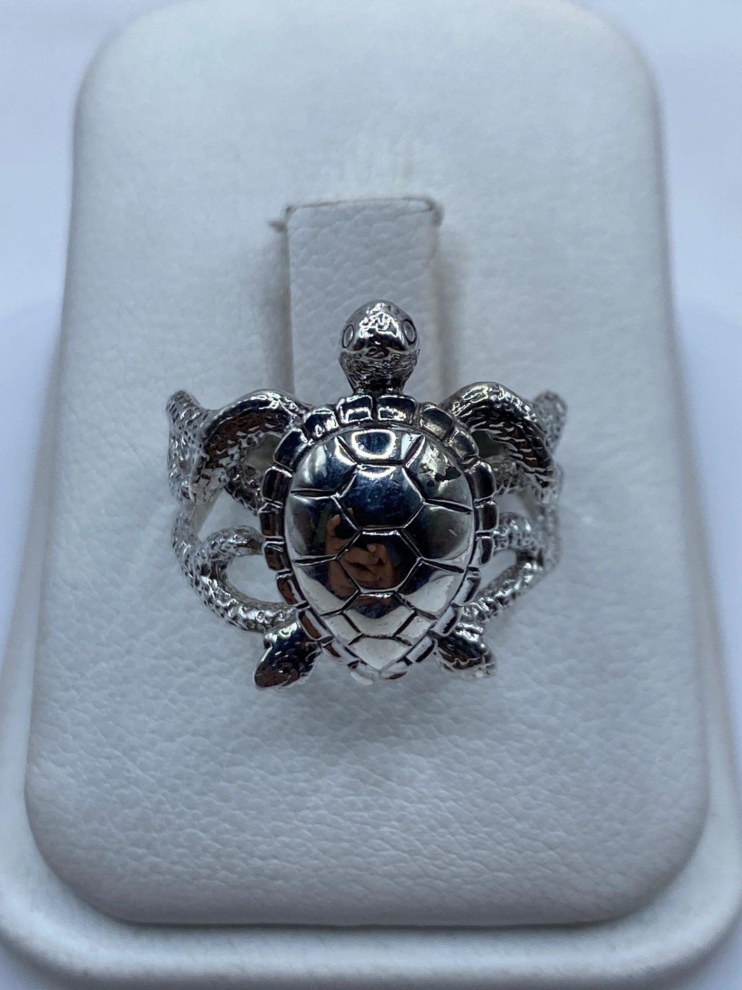 Anillo de plata con dos tortugas étnicas artesanales en talla 7