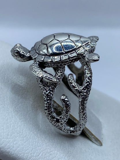 Detalle frontal de las tortugas gemelas en plata .925 de Taxco