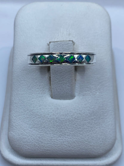 Anillo de plata .950 con ópalo de fuego azul en estuche blanco