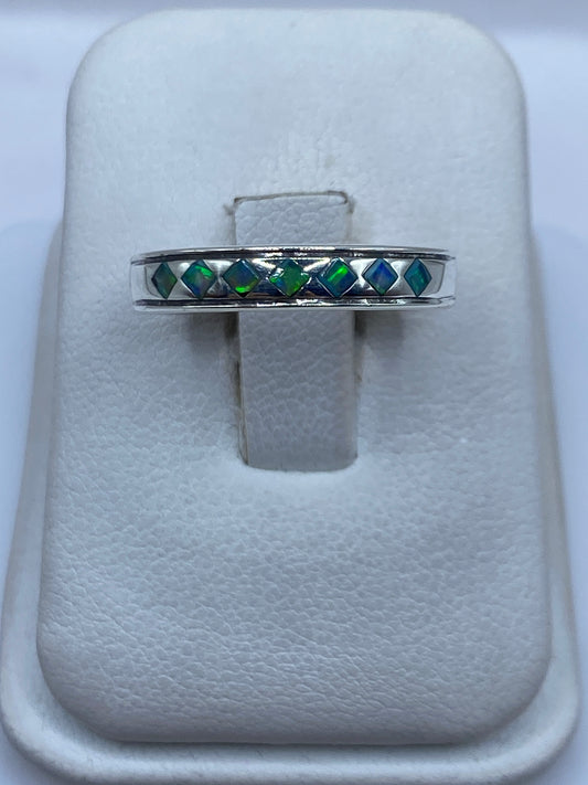Anillo de plata .950 con ópalo de fuego azul en estuche blanco