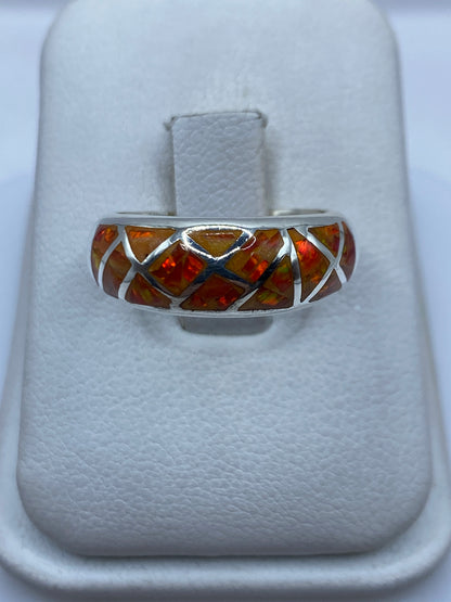 Anillo de plata .950 con ópalo de fuego naranja en estuche blanco, vista frontal