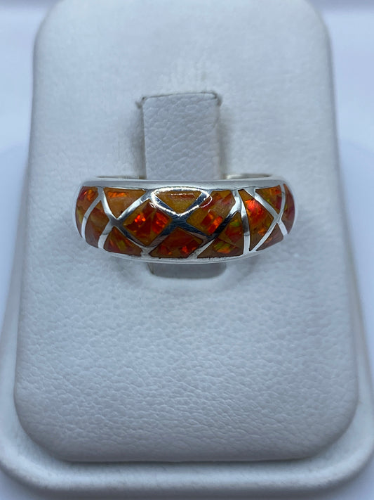 Anillo de plata .950 con ópalo de fuego naranja en estuche blanco, vista frontal
