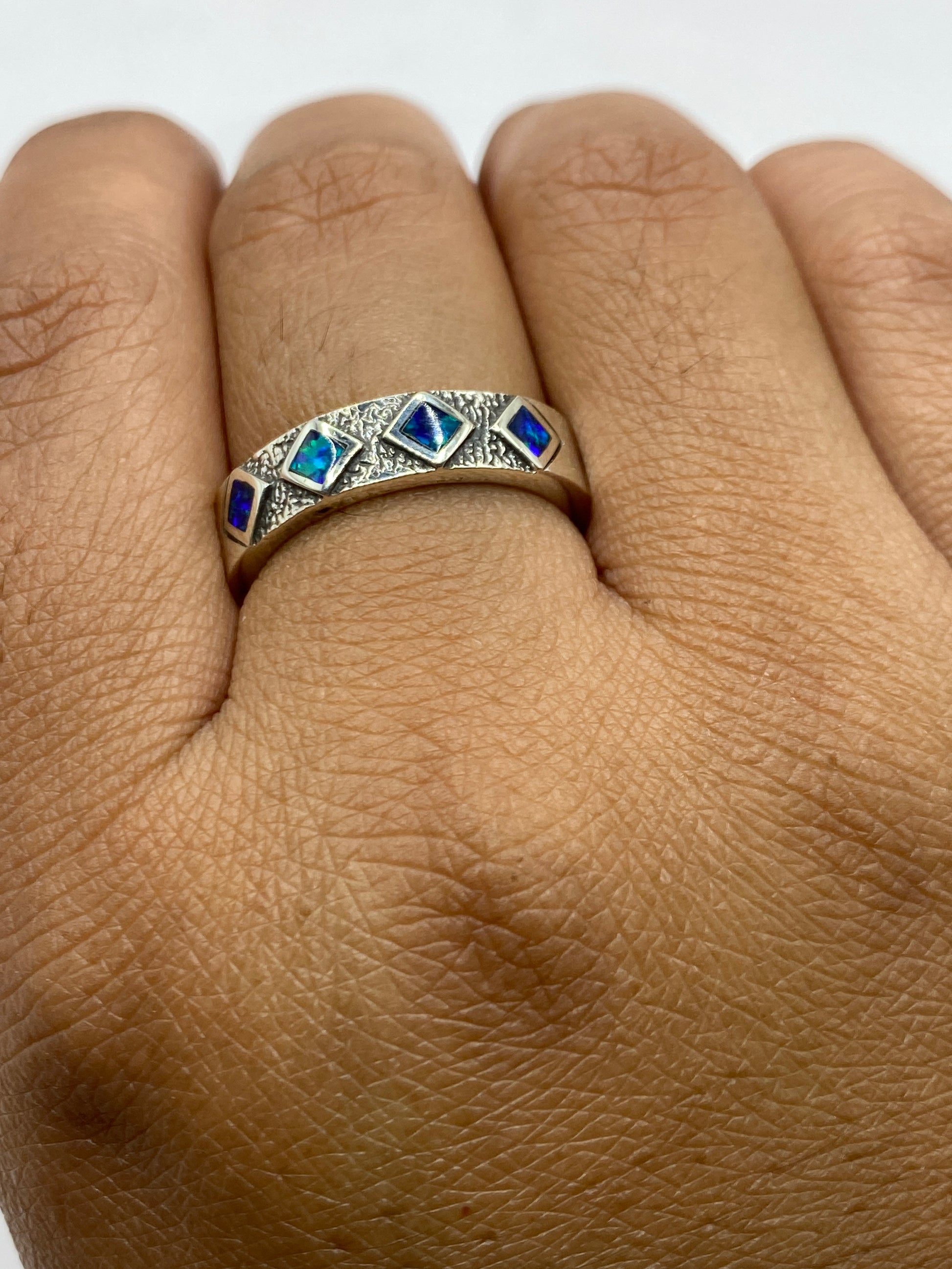 Detalle del interior del anillo con sello de pureza .950 y trabajo manual de Arte Taxco