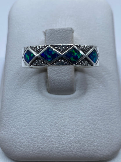 Anillo de plata .950 con ópalo de fuego azul en diseño geométrico, visto desde arriba