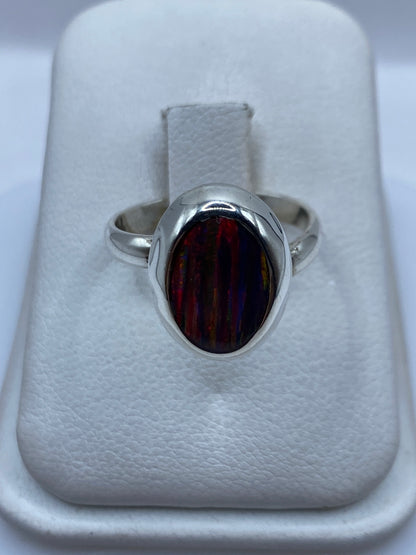 Anillo de plata .925 con ópalo de fuego multicolor en estuche de exhibición