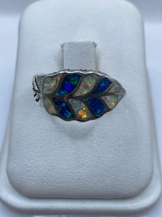 Anillo de plata 950 con ópalo de fuego multicolor en estuche blanco de presentación