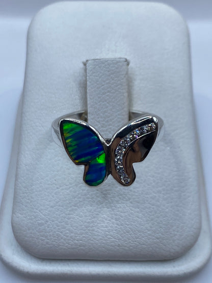 Anillo mariposa con ópalo de fuego azul y verde en estuche de presentación blanco