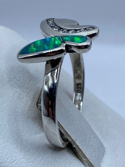 Anillo mariposa de plata .925 visto de costado mostrando el engaste