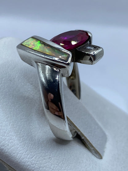 Detalle del engaste a mano del ópalo en plata .925 con sello Taxco